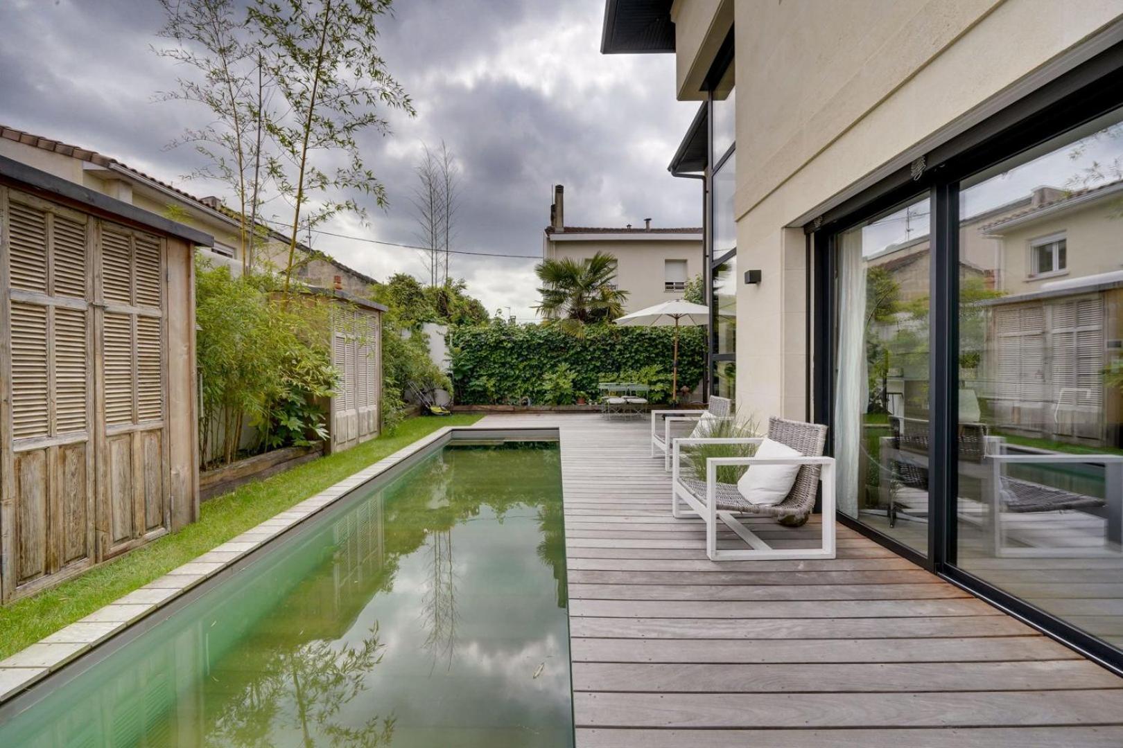 Spacious Bordeaux Family Home With Swimming Pool Exterior photo